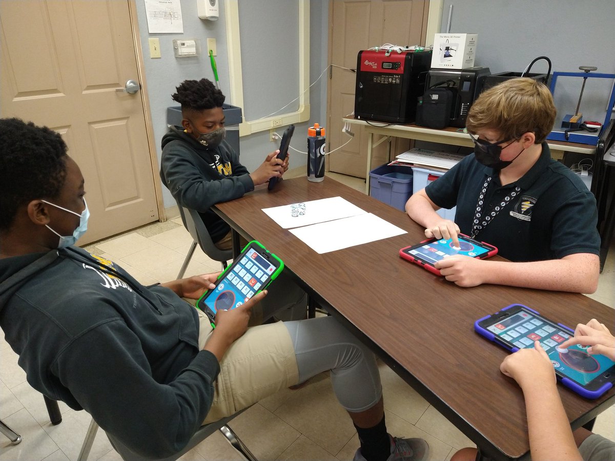 tcmstem's tweet photo. @Ozobot Evo App in STEM! @TCMStornadoes https://t.co/TI0HXceDd6