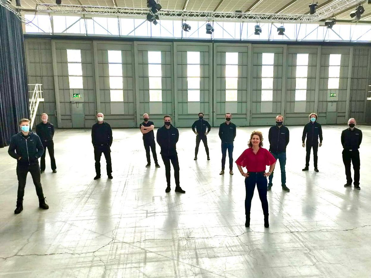 Afgelopen maand verzorgde AVEQ - in 2 studios van Fokker Terminal tegelijk - de techniek voor de SURF Research week.

In beide studio's waren er diverse sprekers in de studio en inbellers vanaf een eigen (thuis) locatie.

#AVEQ #Beeldtechniek #Lichttechniek #Geluidstechniek