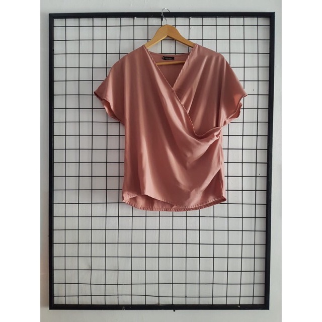 Saya menjual blouse dusty pink by ... seharga Rp50.000. Dapatkan di Shopee sekarang! shopee.co.id/andrianierma/6… #ShopeeID