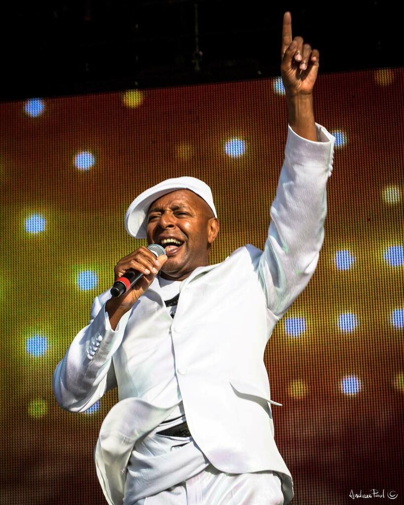 The fantastic Leee John back at Rewind 2017 #leeejohnimagination #leeejohn #concertphotography #livemusicphotography #rockatnight #audioloveofficial #gigphotography #liveconcert #htbarp #rewindfestival #musicphotographer #live #dancersofinstagram #livepo… instagr.am/p/COaJPnPAguO/