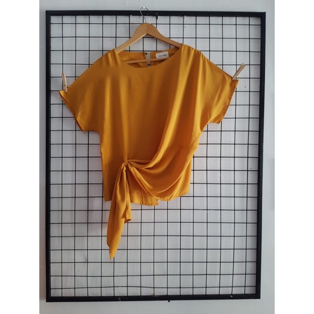Saya menjual blouse warna mustard ... seharga Rp50.000. Dapatkan di Shopee sekarang! shopee.co.id/andrianierma/5… #ShopeeID