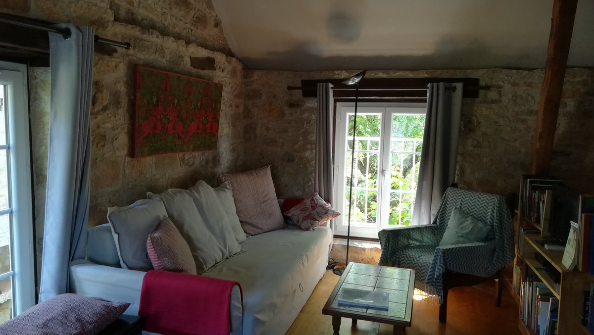 Bibliogîte en Périgord 📚🏊🌳 tweet media