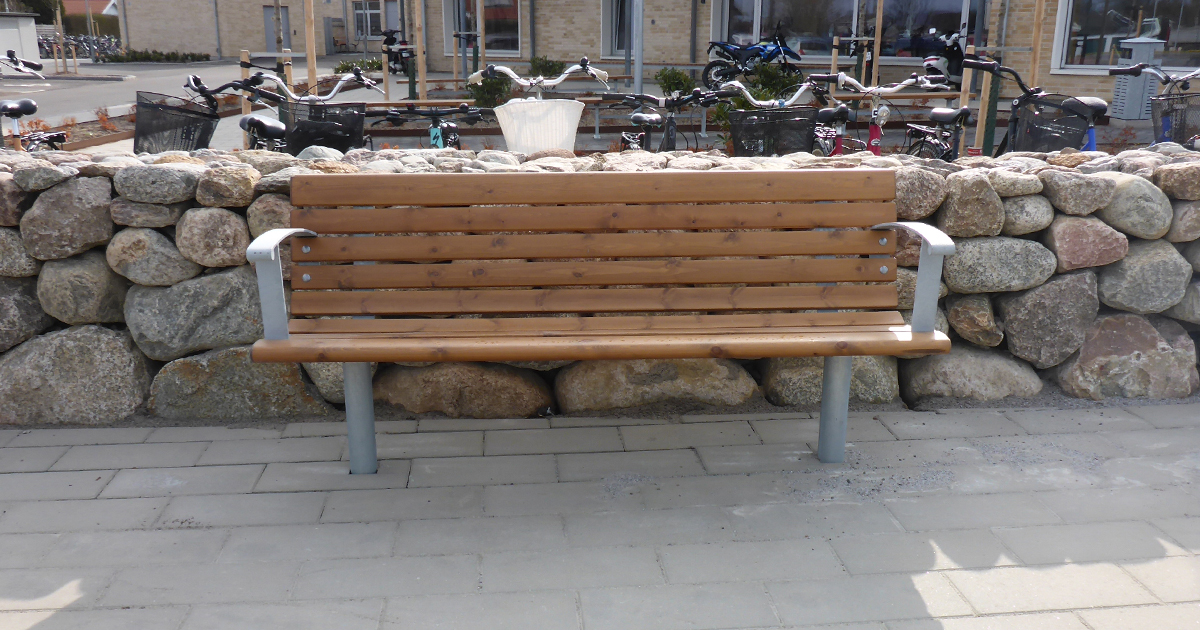 HAGS_UK's tweet photo. A school in Sweden created an inviting space with our #OutdoorFurniture. The neutral colours blend in harmoniously with the surrounding environment, while its stylish & comfortable design is welcoming.
👉Case study: https://t.co/LFMtvAVo3d
#ProjectsAroundTheWorld #ParkFurniture https://t.co/JvoF4ViKmY