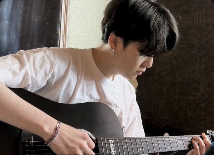 minfaery's tweet photo. yoonmin lokal au • fake it until you made it.

yoongi butuh pacar (bohongan). jimin butuh uang. ini cerita tentang dua orang yang bertemu karena keterpaksaan keadaan.

[ #yoonminfest #ymfest_d1 ] https://t.co/1bQhqfH5rw