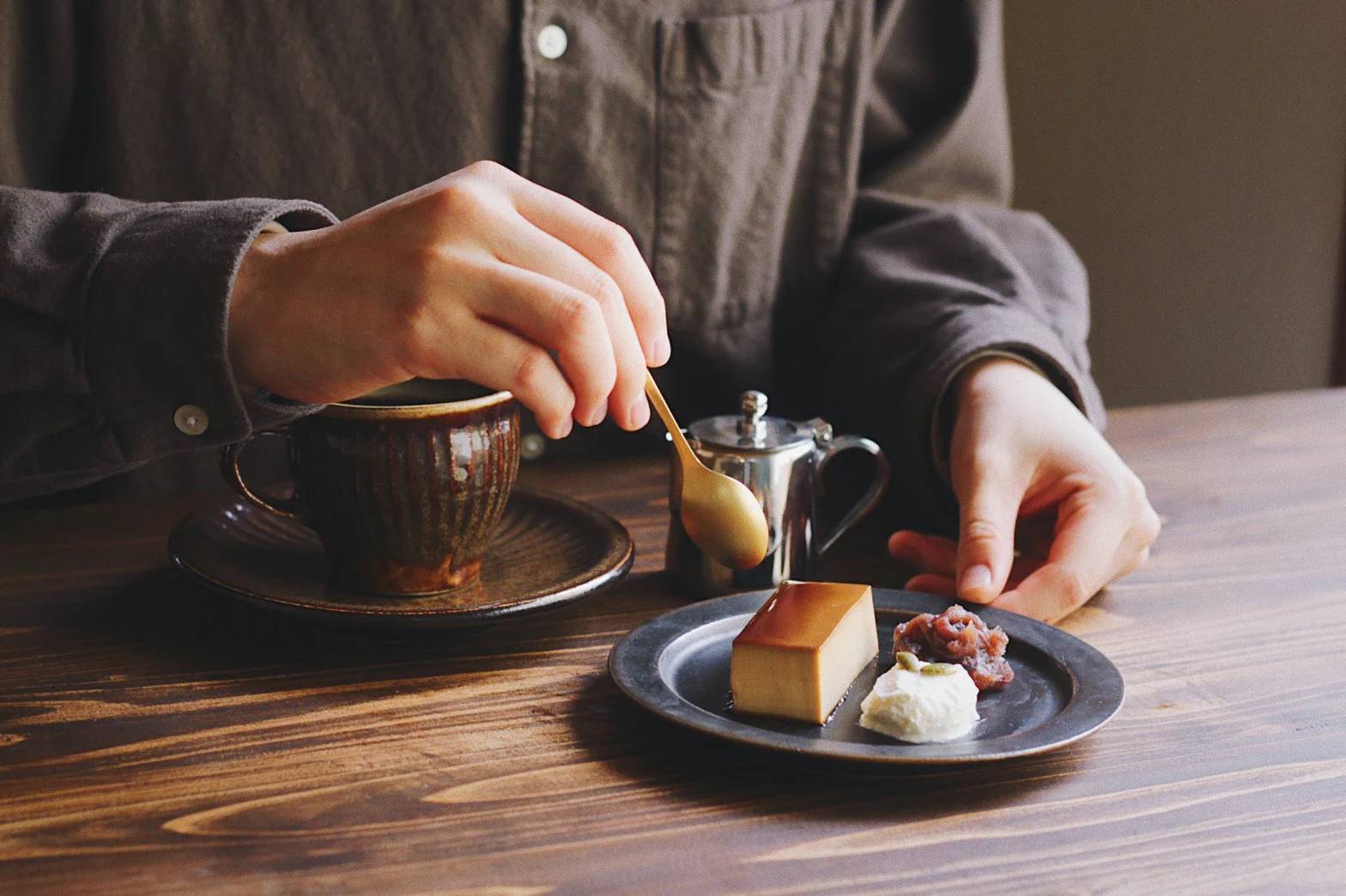 ぷるんとしながらも渋い味わい！ほうじ茶プリンの作り方