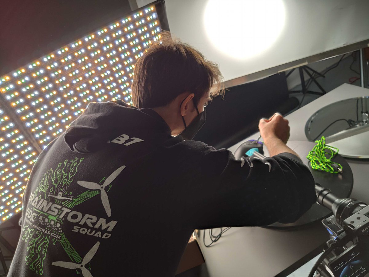 Hey guys! Just a friendly reminder that very soon we're launching a #Kickstarter campaign and you'll be able to pre-save your #mouse! Subscribe for upcoming news and support a start-up!💪