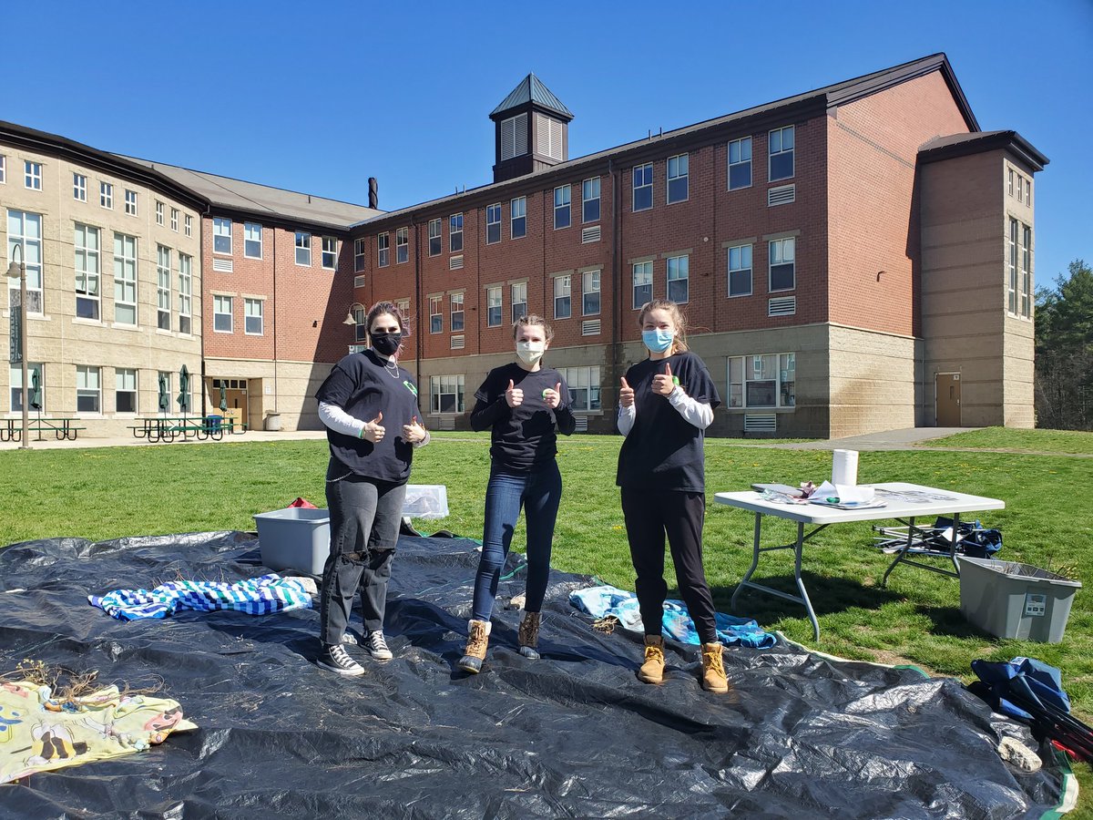 jfieldscience's tweet photo. So proud of these APES students! They have been working hard all year to complete their @TreePlenish service project. #APwithWE #mursdinsipires #APEStravaganza https://t.co/sARKHfKkUZ