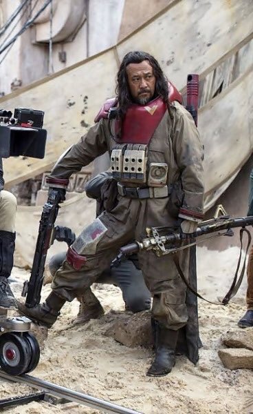 niwaSFfanda's tweet image. チアルート様に腰掛けられるトルーパーになりたい人生だった
あとベイズはスタイル抜群なのが分かるシーン
 #ローグワン同時上映