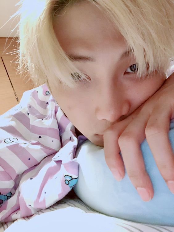 coversuga's tweet image. o namjoon usando pijaminha do koya deixa meu coração dolorido de tanto amor :(