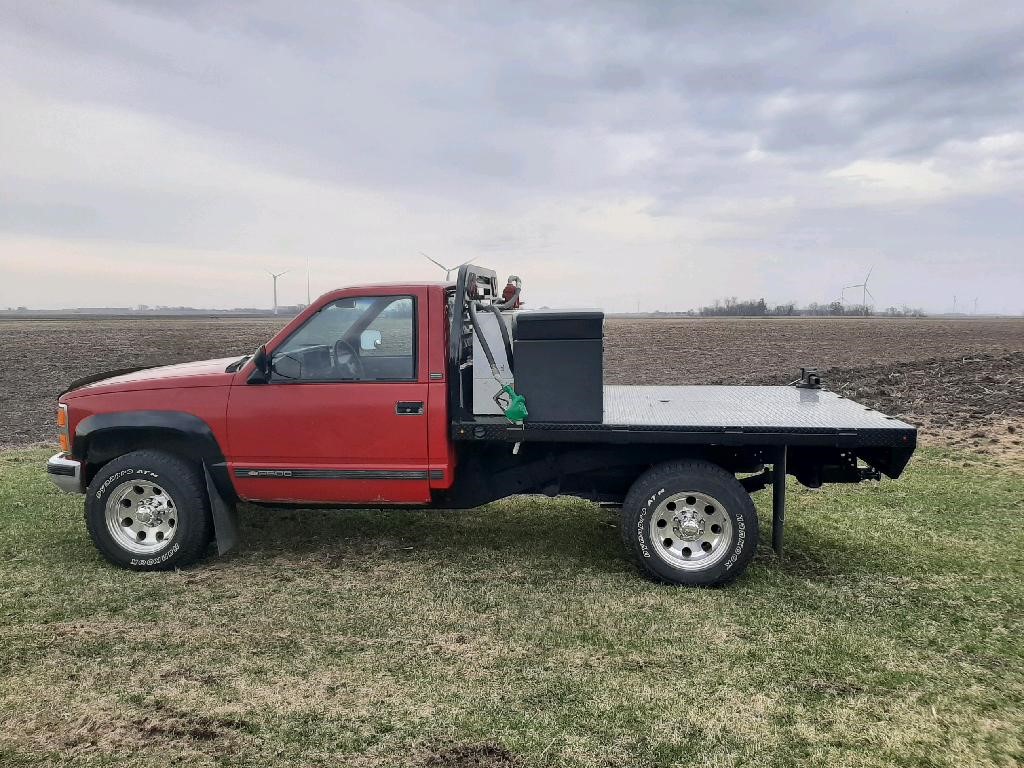 futurelinellc's tweet photo. Our Econoline Steel Platform looks at home at this farm in Minnesota. He'll get more working years out of his truck now. Call or message us for more information. https://t.co/uewS7aVrSJ