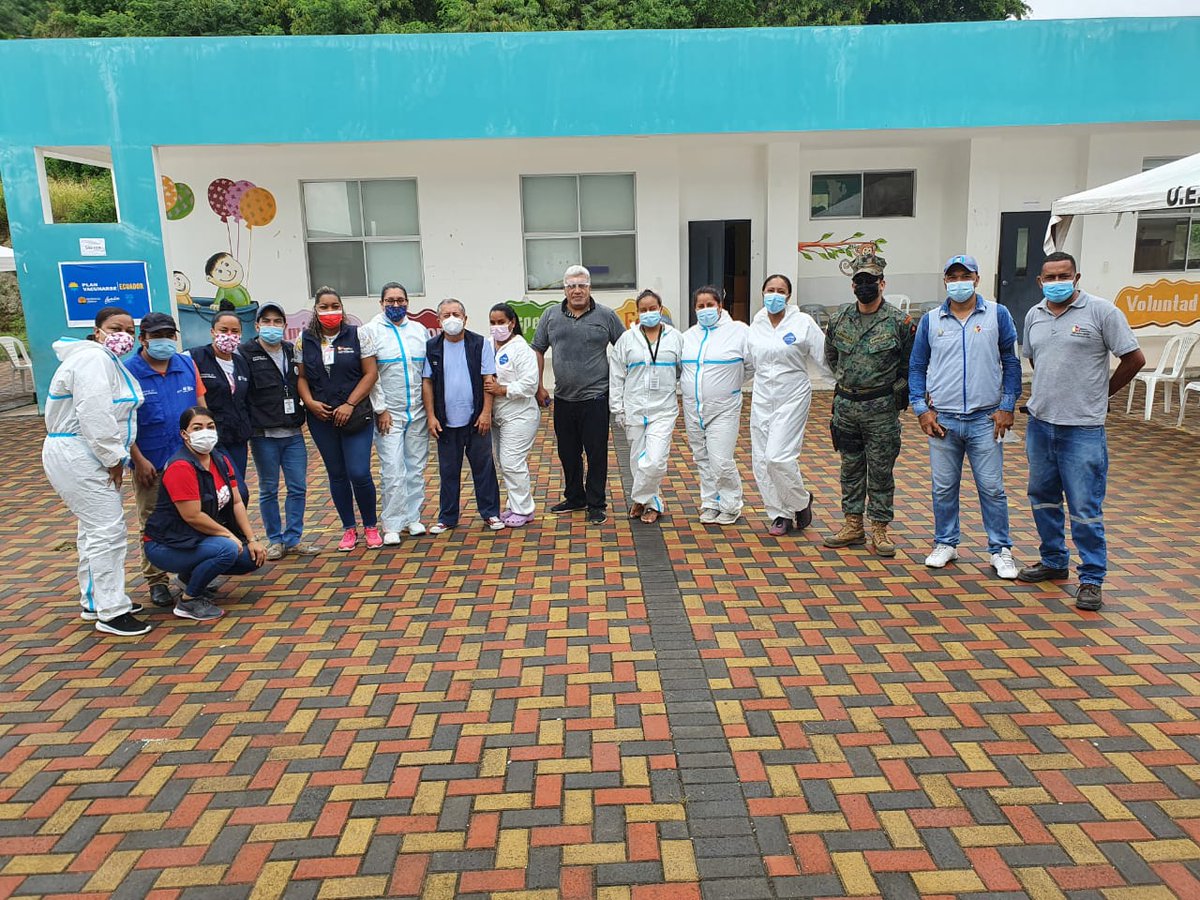 SaludImbabura's tweet photo. #Atacames | El equipo multidisciplinario responsable del punto de vacunación del #Distrito08D03 Unidad Educativa Atacames, cumplió con las jornadas de aplicación de las primeras dosis de vacuna contra el #COVID19 #1MillónDeDosis https://t.co/wZG9iRl0kA