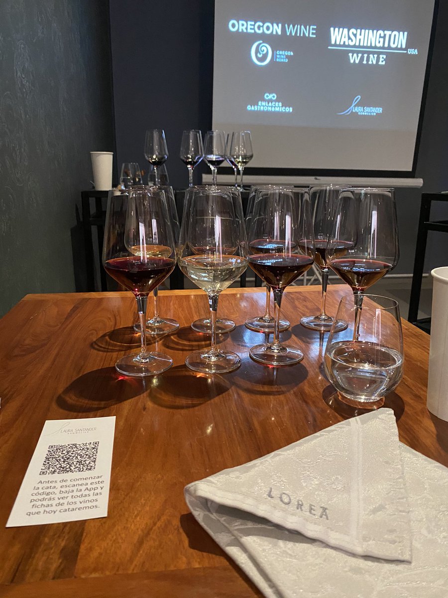 Hoy probé vinos de Oregon y Washington de la mano de mi <a href="/laurisantander/">Laura Santander</a> y <a href="/EGastronomicos/">EnlacesGastronomicos</a>.

Sorpresa tras sorpresa.

Me reconcilié con una 🍇 que nunca me hizo feliz (Tempranillo) y me sorprendí un montón con la Pinot Noir y su Cabernet Sauvignon 

Busquen vinos <a href="/oregonwineboard/">Oregon Wine</a>