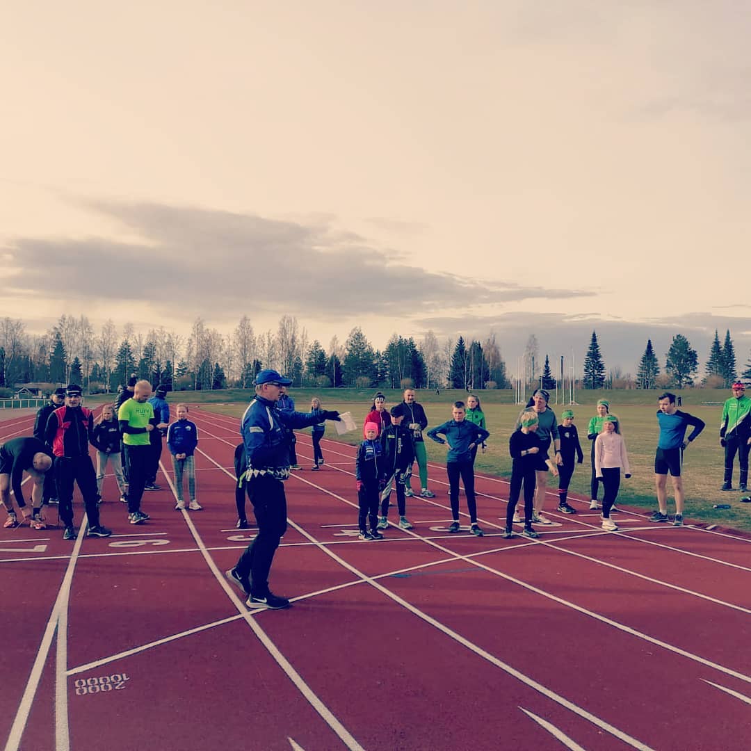 Tänään startattiin hallintojohtajan virassa @kauhajoenkaupunki 🙂. Ehtoolla työhöntulocooper Kauhajoen maratoonarien järjestämänä, 3040 m🏃‍♂️💪. Leeville hävisin selkeästi, poika paineli 3242 m 🤩. #hallintojohtaja #cooper #uusityö