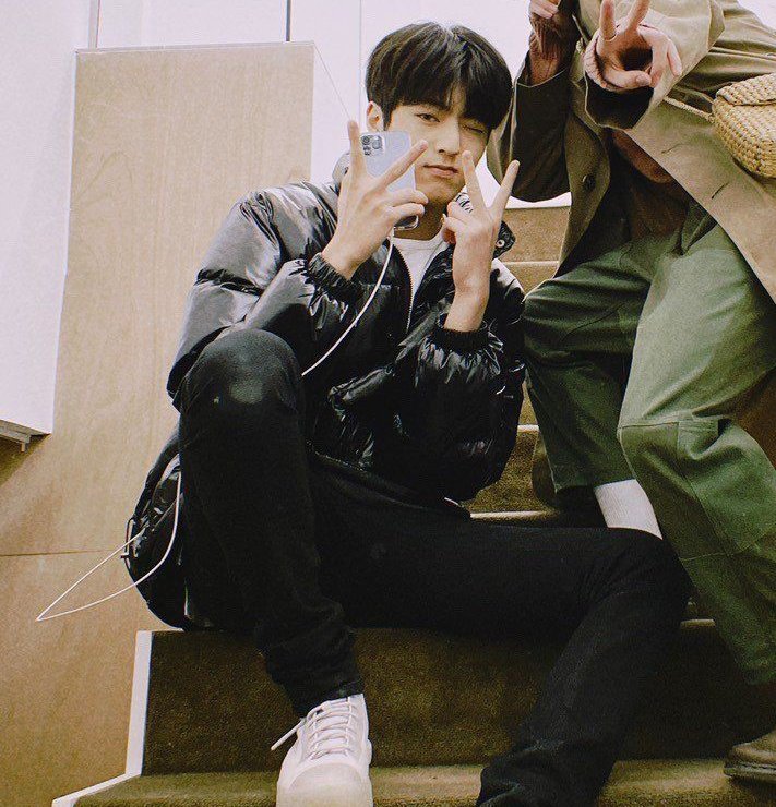 getsjloserpop's tweet photo. introducing my type https://t.co/NeALaKRpQB