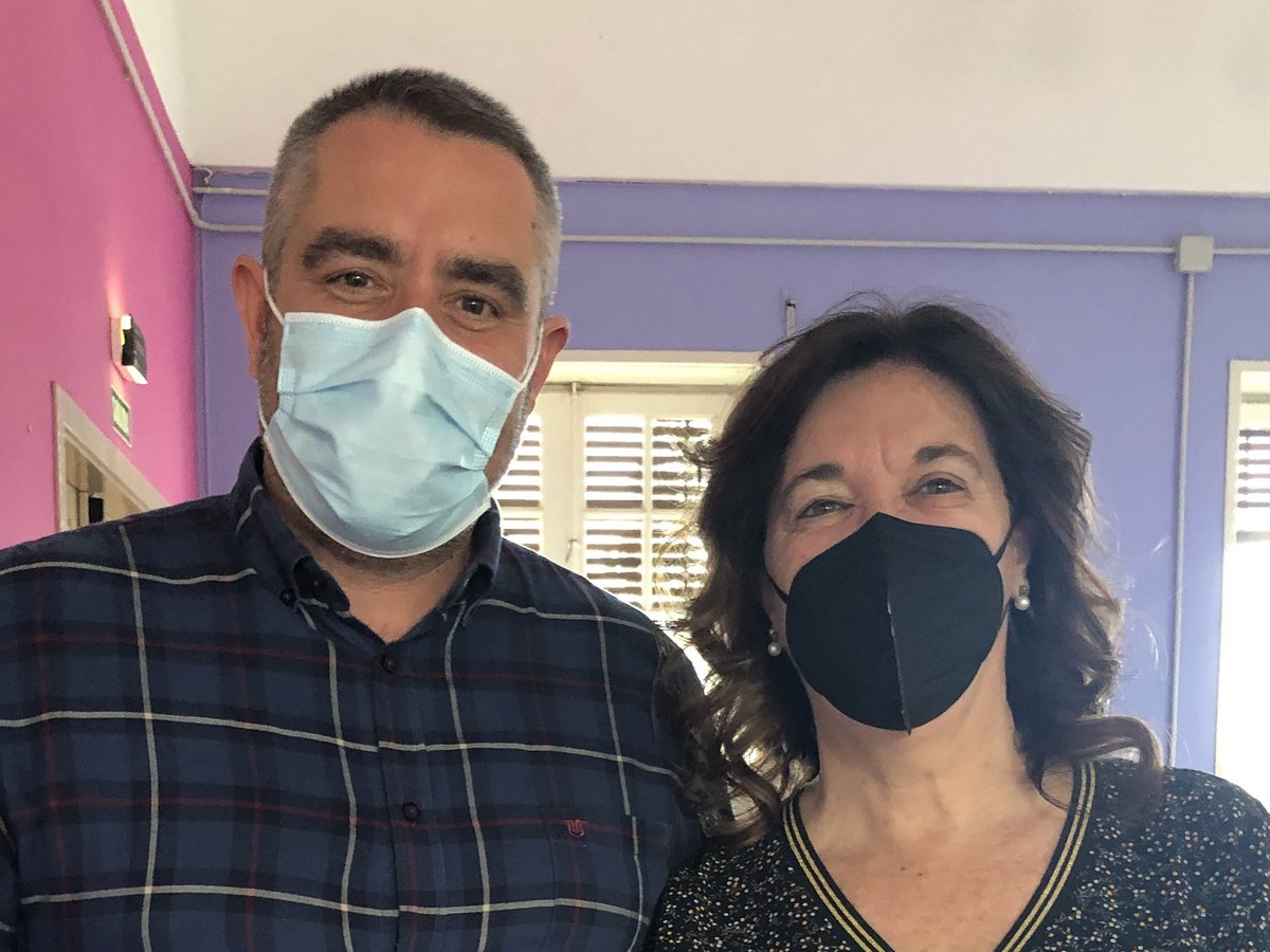 Hoy hemos tenido la estupenda ocasión de contar con <a href="/coralelizondo/">Coral Elizondo</a> en <a href="/SanGabrielZuera/">Colegio San Gabriel</a> para hablarnos sobre #DUA Ha sido una sesión muy enriquecedora | <a href="/carolcalvog/">@carolcalvog</a> <a href="/fundacionbias/">Fundación Bias</a> <a href="/LolaSanGaPri/">profesora y disidente</a> <a href="/VivesEstefania/">Estefanía Vives</a> <a href="/AMarquezOrdonez/">Antonio A. Márquez</a> <a href="/AulaDesigual/">Aula DesIgual</a> @mariabarcelo