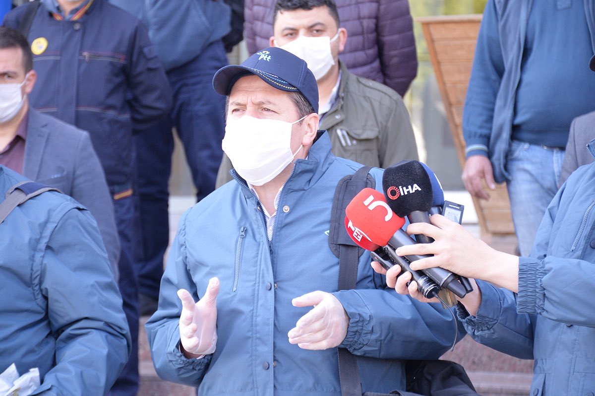 _aliyalcin_'s tweet photo. Salgın başladığında #PTT çalışanlarının karşı karşıya oldukları riske dikkat çekmiş,beklentiyi aktarmış,dikkate alınması dolayısıyla teşekkürlerimizi paylaşmıştık.

Yoğun ortamda çalışan,kendi sağlığı kadar halkın sağlığı açısından da önemli olan
#PTTCalısanlarıAsılanmayıBekliyor https://t.co/J0ZBPxfNGX