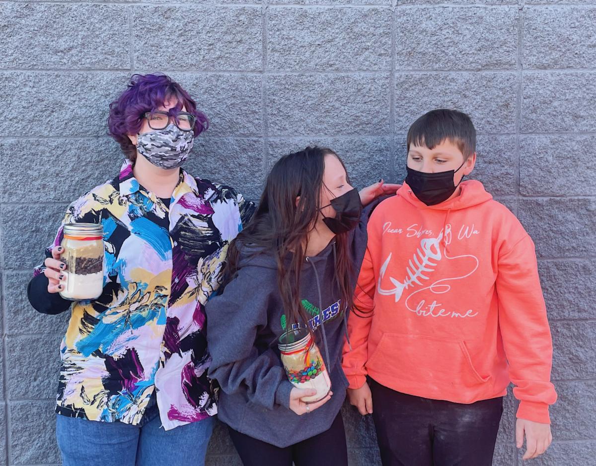 Kids just wanna have fun! And what's more fun than baking cookies? Don't miss out on these cookie mix jars or order yourself beautiful sugar cookies from Little Sprinkles! Ordering closes tomorrow, get yours here: generationalive.org/act/buy-compas…