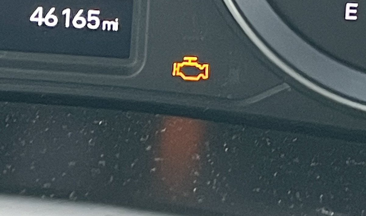 SpencerWeather's tweet image. Must be a Monday ... #enginelight