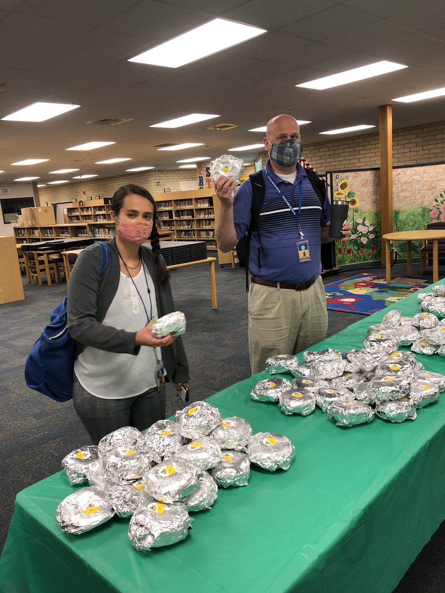 SanCarlosPkEle's tweet image. Thank you @SummitSWFL for showing appreciation to our teachers &amp;amp; staff with breakfast! Straight from NY Bagels you hit it out of the park!