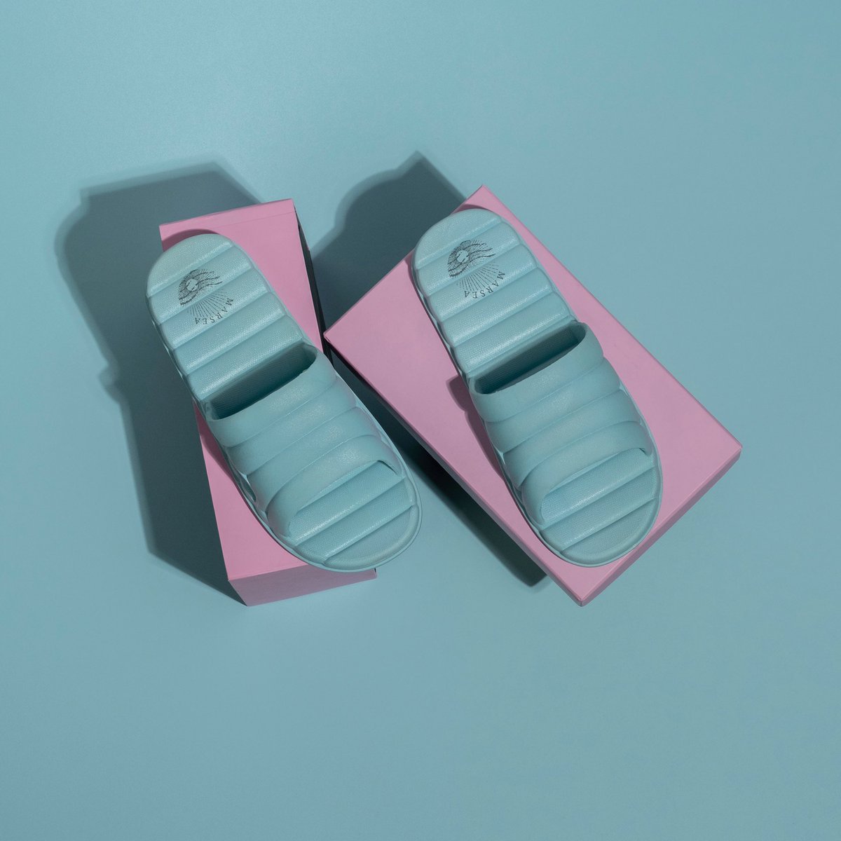 marsea_store's tweet photo. We dream in colors💙 borrowed from the sea🌊 And, of course, it's about "SUMMER"!🌞
#Marsea #MarseaStore #YourSummerStory #SustainabilityMatters #Recyclable #Marina
.
.
#sandals #slides #slidesandals #slippers #flipflops #color #mood #sun #summer #fashion #summervacation #sea https://t.co/5hYKWHpu81