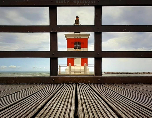 Buona serata da #Lignano con questo bellissimo scatto del faro di elenaperessoni 😍 #FVGlive @LignanoSabb