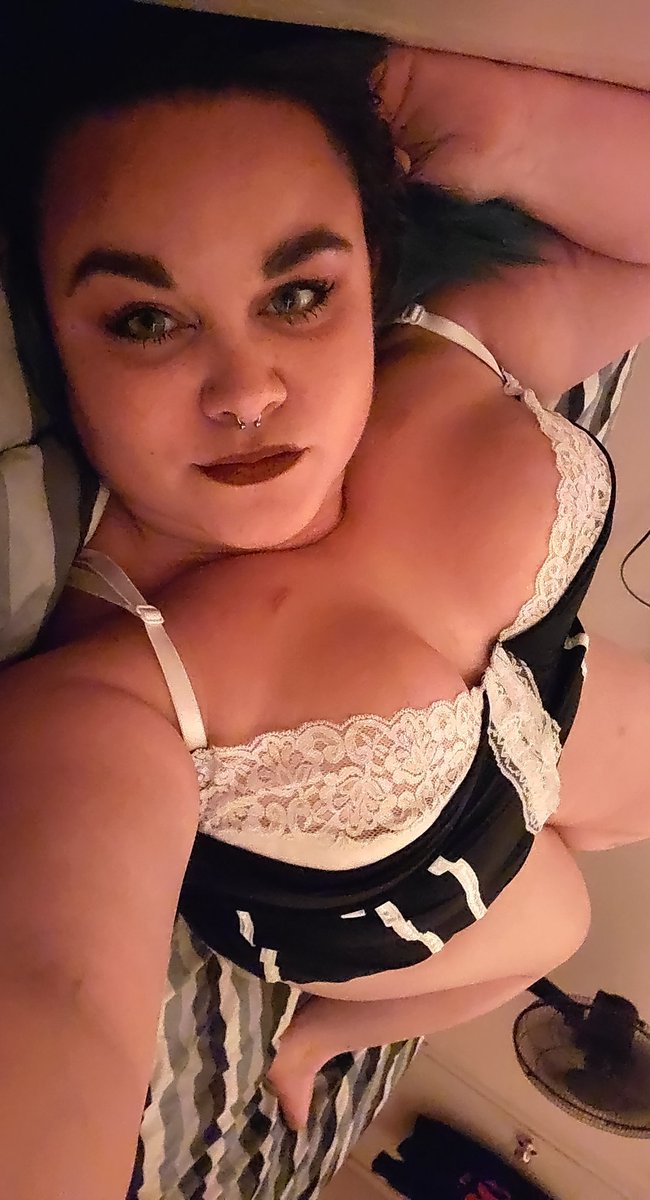 Shortns16684777's tweet photo. #mondaythoughts #MondayVibes #MondayMotivaton #Monday #lingerie #bigchicks #bigthighssavelives https://t.co/UodWrOaNaw