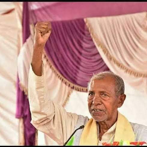 Maravi Ravindra Shah (@ravindra_gond_) on Twitter photo #साथियो 
किसी भी भू-भाग को मांगने से प्रतिष्ठा नहीं मिलती न ही सम्प्रभुता स्थापित होती है!
भू-भाग की वसुंधरा को प्रतीक्षा रहती है वीरों की न कि दुकानदारों की!!
वीर पुरुष जब धरती को खून पसीने से सींचते हैं तब धरती लहलहाती फलती-फूलती है!!!
-गोंडवाना रत्न दादा हीरासिंह मरकाम #साथियो 
किसी भी भू-भाग को मांगने से प्रतिष्ठा नहीं मिलती न ही सम्प्रभुता स्थापित होती है!
भू-भाग की वसुंधरा को प्रतीक्षा रहती है वीरों की न कि दुकानदारों की!!
वीर पुरुष जब धरती को खून पसीने से सींचते हैं तब धरती लहलहाती फलती-फूलती है!!!
-गोंडवाना रत्न दादा हीरासिंह मरकाम