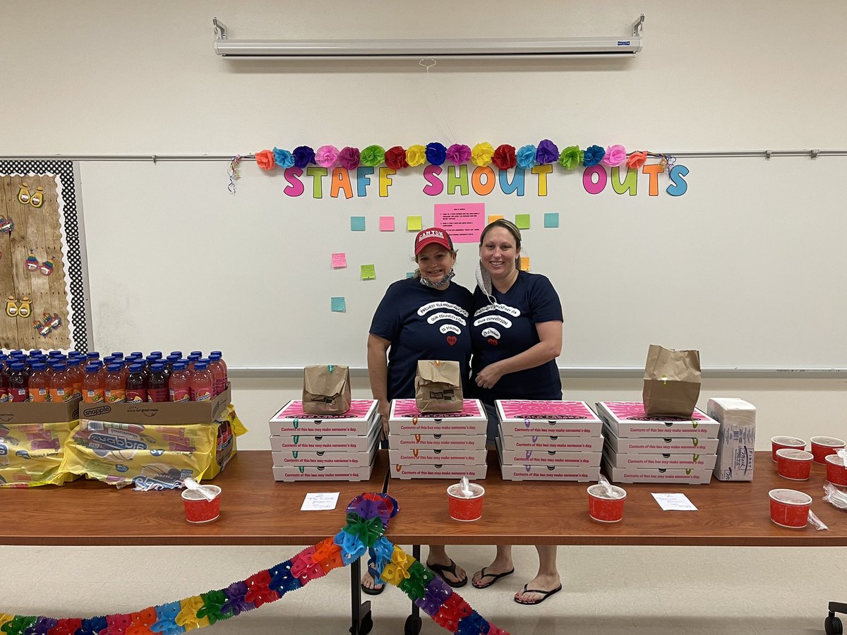 PtaEagles's tweet photo. NACHO Average Teacher Week at FES. PTA kicked it off with breakfast tacos & drinks. We love our teachers! Happy Teacher Appreciation, FES! @FEScomal #TeacherAppreciationWeek #ourCONNECTIONisSTRONG #BetterTogether ๐ฎ๐ป https://t.co/YMVkqI1FJa