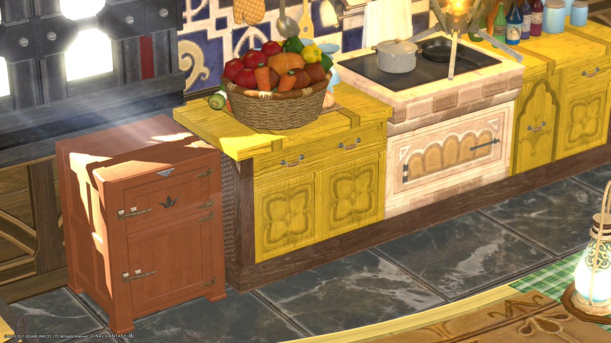 まちゃ Ff14あるてま鯖 壊れたアイスボックス マケボで売ってたので買って アイスボックス 作ったよ ポチッと押すとドア開くww 卓上家具扱い だけど台座のように上に物が乗せれる