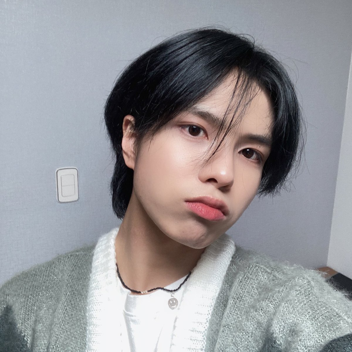 ELASTofficial's tweet photo. 브이앱 재밌었어용 🤓🤓 가사 수기 버전 💦💦 굿나잇 S2

#ELAST #엘라스트 #YEJUN #예준 https://t.co/VFNohQMQf6