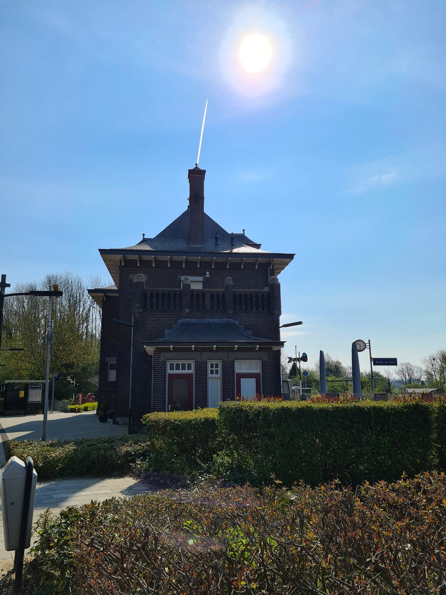 19John55's tweet photo. @magnifiekZL nog paar foto's van het #staion in #schin op #geul 👍😁 https://t.co/4xAmxJglFR