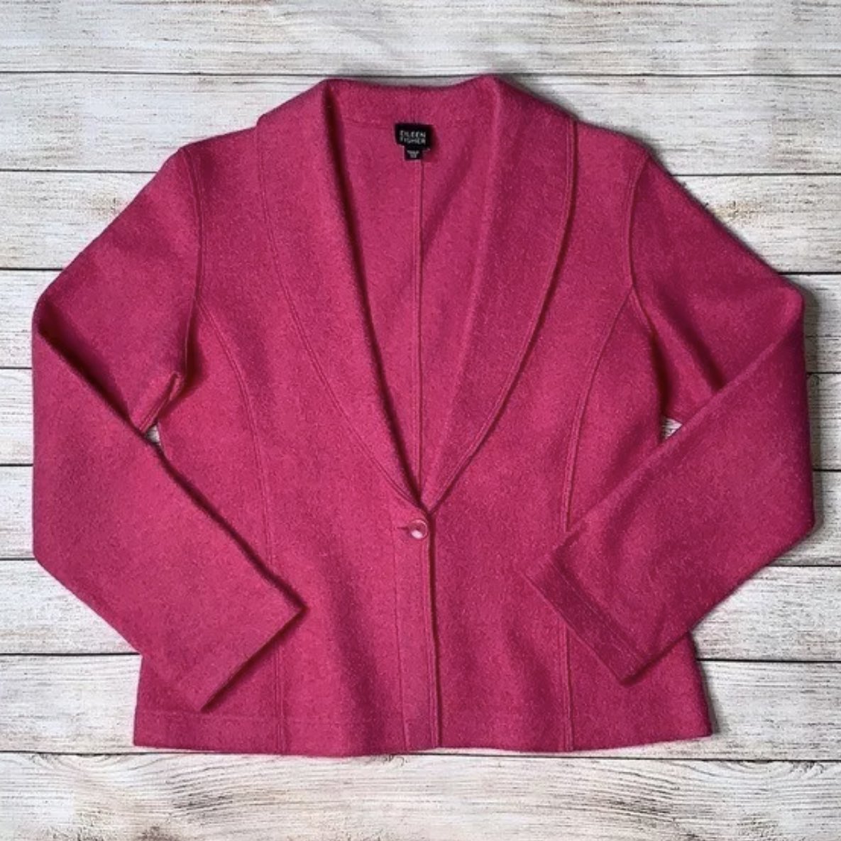 DaretobeThrifty's tweet photo. Check out this listing! Available on #Poshmark #eBay or #Mercari 👉🏽Link in Bio: Eileen Fisher Pink Wool Blend One Button Blazer Jacket - Size XS 👈🏽

#shopmycloset #sustainablefashion #shopsecondfirst #resellercommunity #resellersquad #eileenfisher #eileenfisherforsale https://t.co/21UXSnf328
