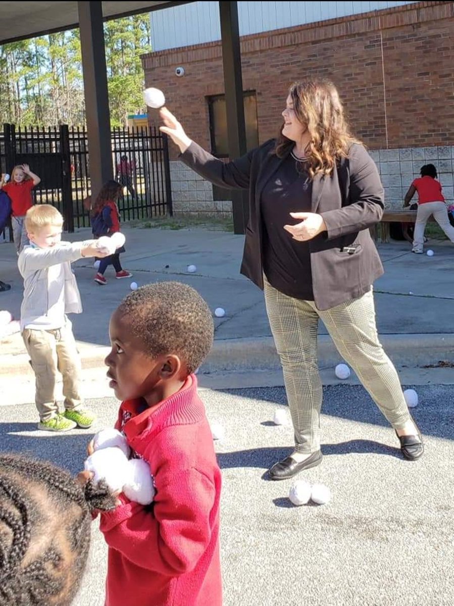 LargoLeadership's tweet photo. Happy #PrincipalAppreciation day to our wonderful Mrs. Hurst! Mrs. Hurst is always willing to participate in activities with our students! She is an outstanding example of leadership for everyone.
β€π
#everyleopardleads #largotibetelementaryschool @raehurst46 @SCCPSS @AnnLPGA https://t.co/8Y7RFwJWBs