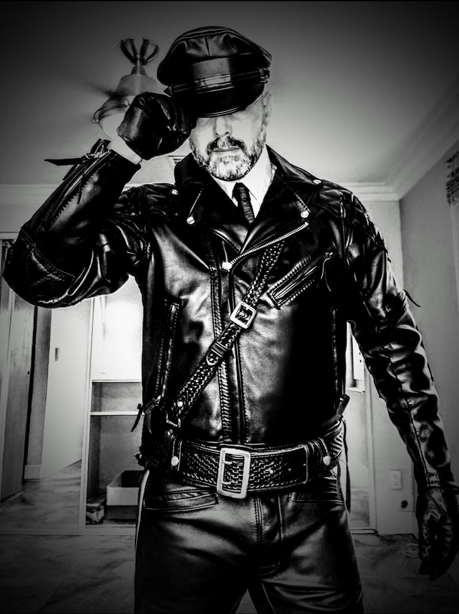 Intent2Capture's tweet image. This #muircapmonday is inspired by @ReconNews and Tom of Finland event. #tomoffinlandfoundation #tomoffinlad101 #muircap #tomsmen #leathermen #leatherman #gear365 #blufmen #bluf #langlitz #glovefetish #scruff #sambrowne #fullleather #leatheruniform #reconmen