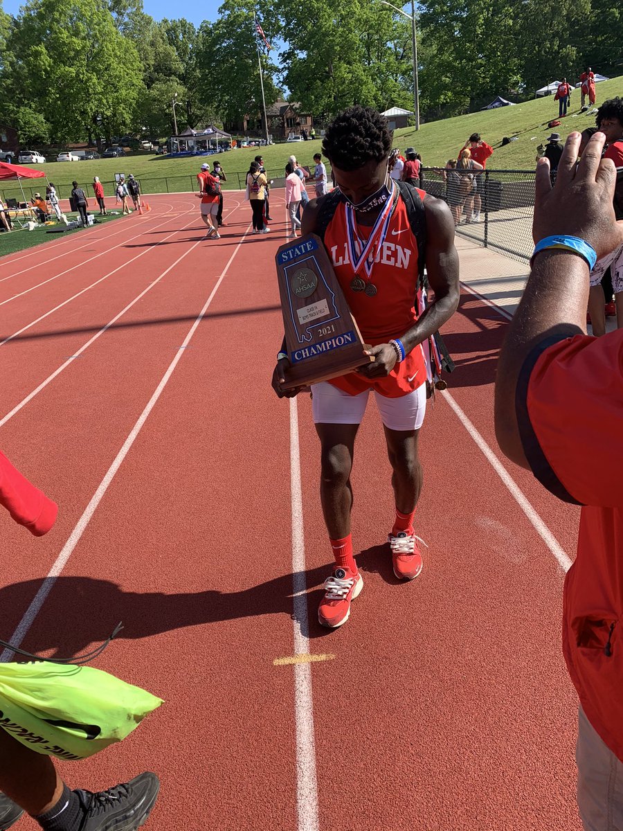 svperlil6's tweet photo. •1A 1600m Relay State Champion https://t.co/I6joR3oOq8
