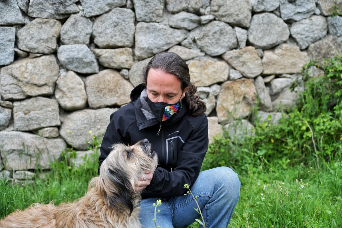 PabloIglesias's tweet photo. Mañana de paseo en el campo con @jesussantosalc e @isaserras https://t.co/jgXjC0kNs1