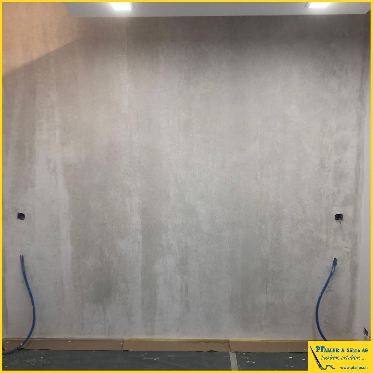 maler_pfaller's tweet photo. Eine kahle, graue Wand erwartete uns bei diesem Kunden. Der Wunsch nach Veränderung und Individualität war gross. Und so freuen wir uns Ihnen diese Woche schrittweise die Verwandlung zu zeigen.
#diegelbenmaler #bassersdorf https://t.co/6WrIP5aOtl