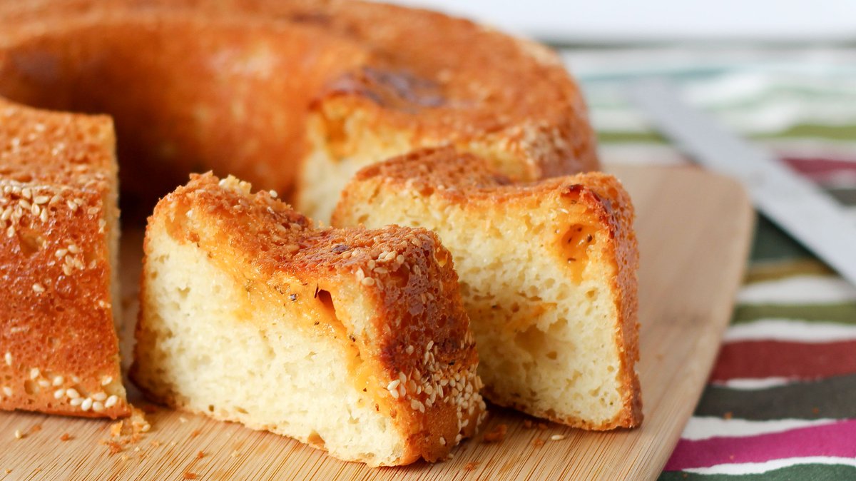 RedStarYeast's tweet photo. Easy Cheesy Loaf RECIPE: https://t.co/U2elQom00l

An easy and very cheesy no knead recipe you’ll loaf! The savory filling incorporated within this bread is so good, you may be tempted to consume it all in one sitting!🧀 
#cheese #bread #breadsofinstagram https://t.co/PBerj6UrDp