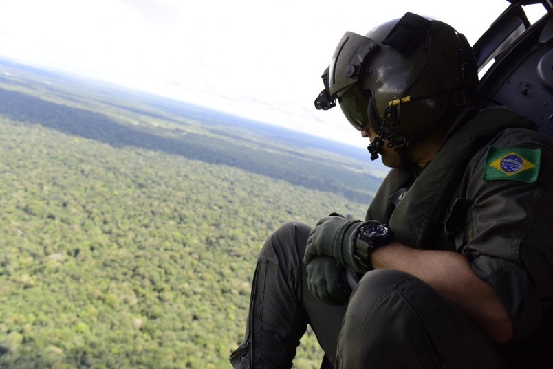 exercitooficial's tweet photo. Reconhecimento aéreo para realização do tiro do sistema de mísseis e foguetes #ASTROS2020 no contexto da #OperaçãoAmazônia2021
A Operação Amazônia 2021 é o maior exercício de defesa externa já realizado pelo @CmdoCMA
#Amazonia
#BraçoForte https://t.co/WNvB1uLpW5
