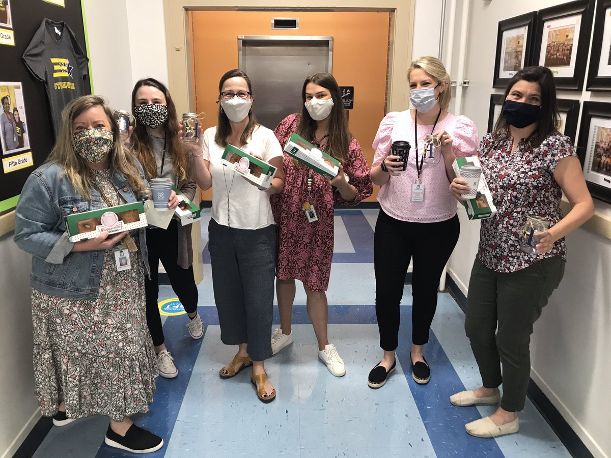 ShaneBarham1976's tweet photo. Thanks to @hunter_pta for making our staff feel special on Day 1 of Teacher Appreciation Week! Individual Coffee, Packs of Donuts, & a Hunter Jar to be used as a flower vase later in the week! @HunterPrincipal @CentralWCPSS @WCPSS #HunterStars #TeacherAppreciationWeek https://t.co/x9cpeFLlVY