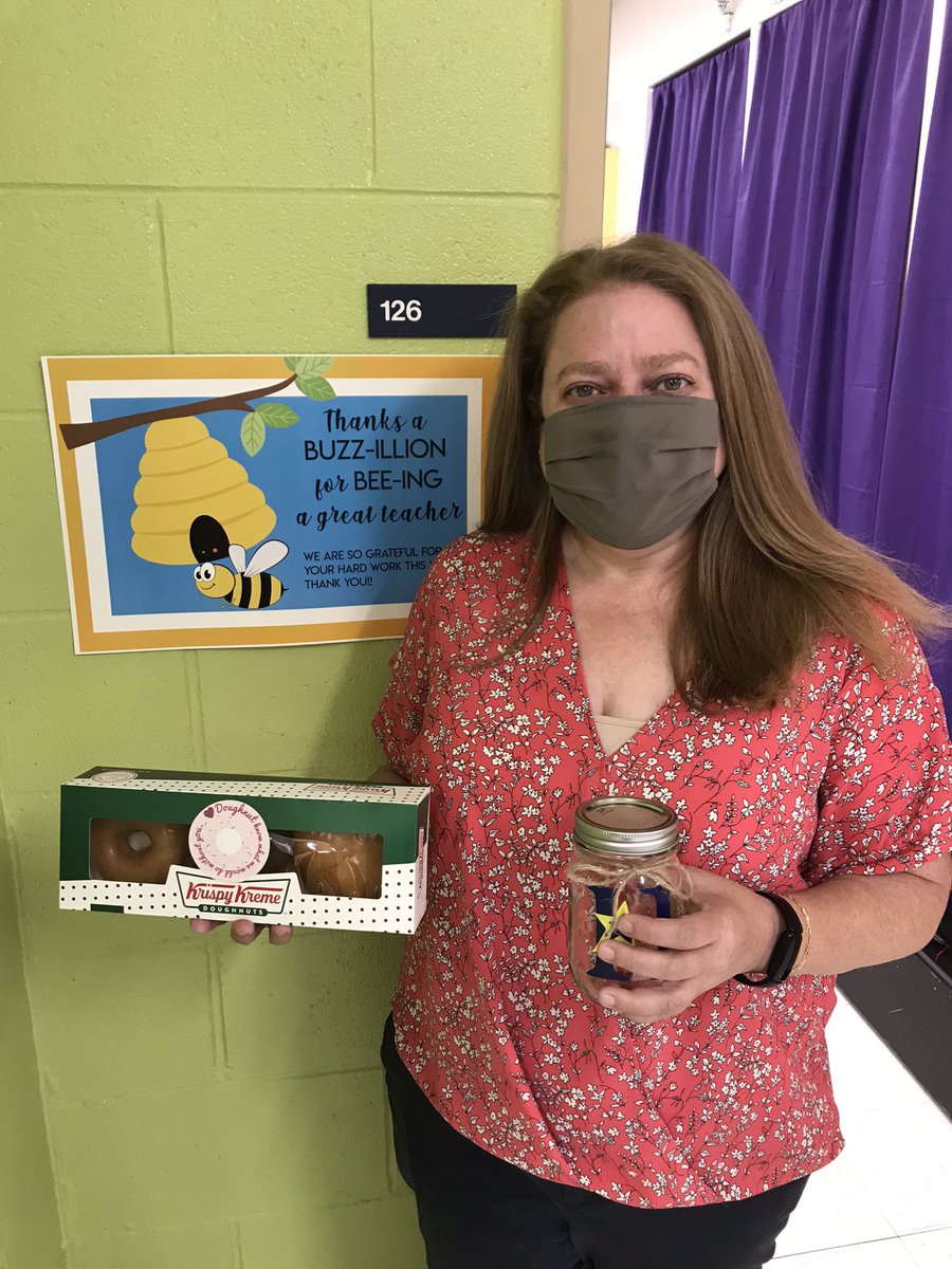 ShaneBarham1976's tweet photo. The @hunter_pta made our staff feel loved and appreciated today! @HunterPrincipal @CentralWCPSS @WCPSS #HunterStars #TEACHERAppreciationWeek2021 https://t.co/LvsHDx6Ooo
