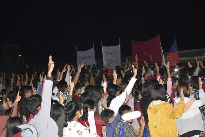 In Demoso, Kayah State, people who do not want the military dictatorship staged a joint strike with the Ngwe Taung Strike Group tonight to demand the release of those abducted by the military terrorists.
#WhatsHappeningInMyanmar #May3Coup #MilkTeaAlliance