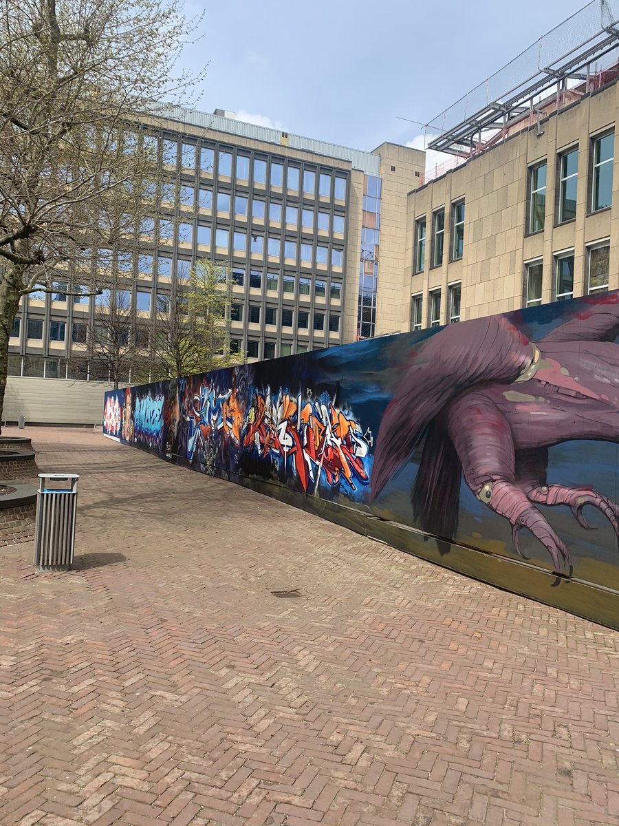 Graffiti art op het Zuid-Hollandplein! 13 kunstenaars olv Patrick Goos van <a href="/ARTDRENALINE/">Patrick</a> verbeelden het begrip vrijheid op de tijdelijke wand op het plein. Dit ter ere van de viering van onze vrijheid op 5 mei. <a href="/zuid_holland/">Provincie Zuid-Holland</a>