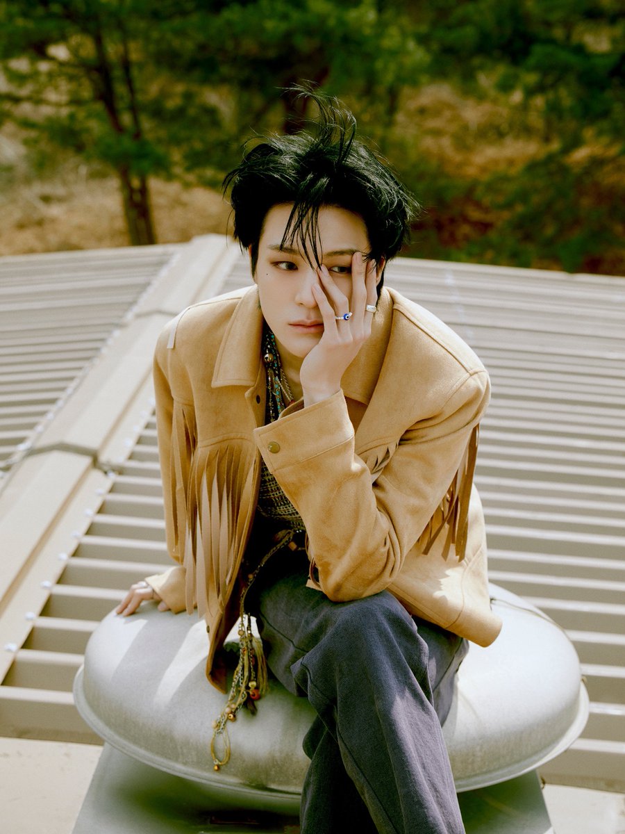 แสดงว่าเจโน่เป็นคนเดียวที่ปีนขึ้นไปถ่ายบนหลังคา