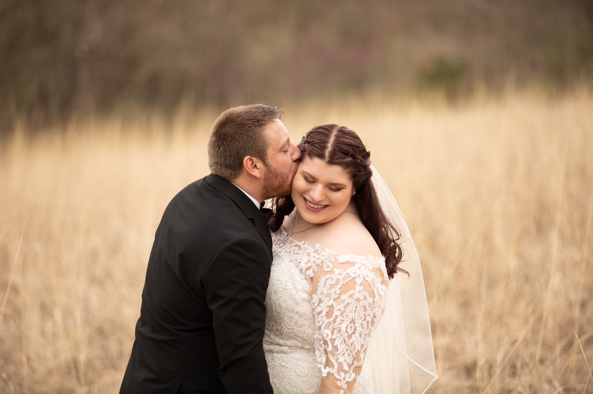 jbower2017's tweet photo. Finally received a few sneak peeks from our wedding 💕 https://t.co/ywsiWduJRs