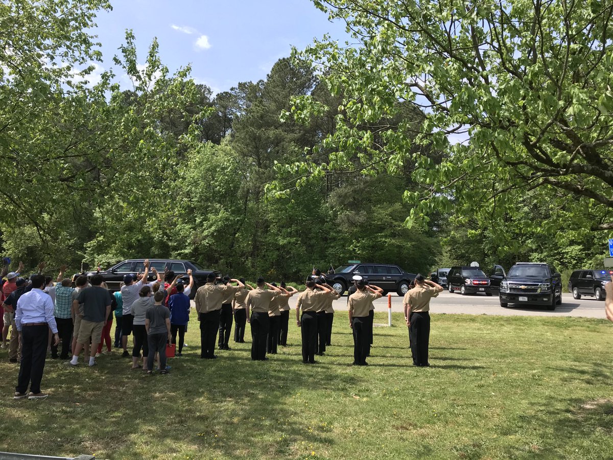YHS_IBtweets's tweet photo. YHS NJROTC saluting a surprise visitor https://t.co/JjB1JFso66