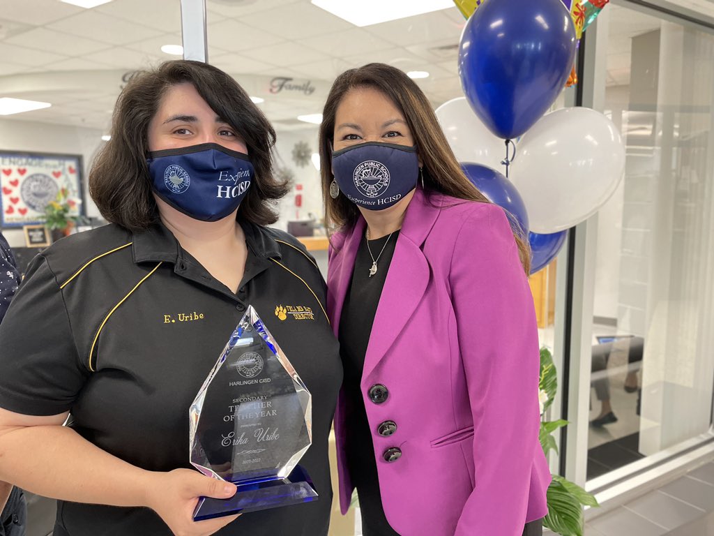 HarlingenCISD's tweet photo. Vela Middle School’s Erika Uribe is our #HCISDproud Secondary Teacher of the Year! Her passion for music education has guided her work at the campus for the past 13 years! 

Her campus will receive $500 from the Harlingen Area Educational Foundation. @MVelaMS https://t.co/a2IOE0MNWM