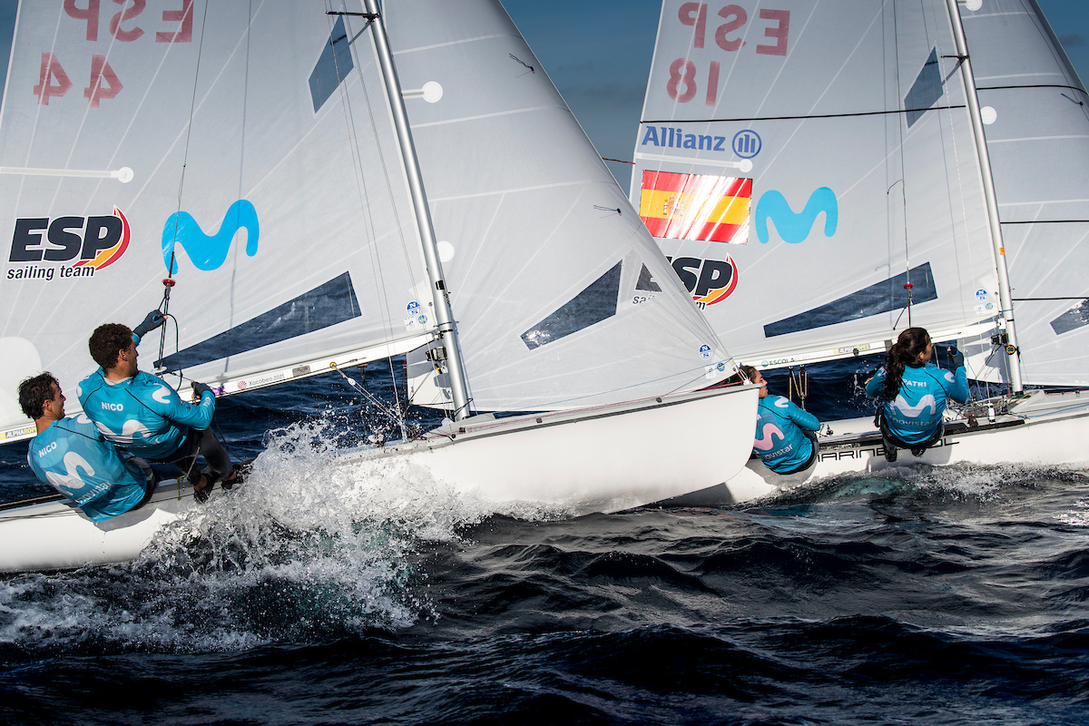 ⛵️Vela l #Europeo470🇵🇹

Xammar/Rodríguez (🇪🇸) siguen líderes tras 5 regatas disputadas, sacan 3 puntos a los suecos🇸🇪  plata🥈

Mas/Cantero (🇪🇸) también se sitúan en primera posición tras dos 3º puestos hoy, sacando 2 puntos a las francesas🇫🇷 plata🥈