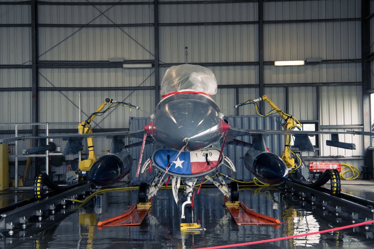 Airmen at the 149th Fighter Wing, Texas, demonstrated an autonomous machine solution for an @AFWERX innovation initiative to potentially be rolled out across the #AirForce to improve #aircraft cleaning and corrosion prevention processes.

@AirNatlGuard #AirPower #InnovativeAF