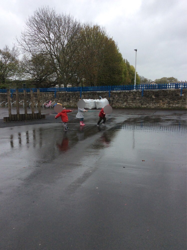 QueensferryELC's tweet image. The Dinosaurs requested to splash in the puddles, so we did!
Not even the rain stops us from outdoor play! 

#TeamELC #Outdoorplay #Puddlesplashing #Beingme #choice